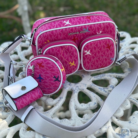 Michael Kors crossbody purse - Picture 1 of 11